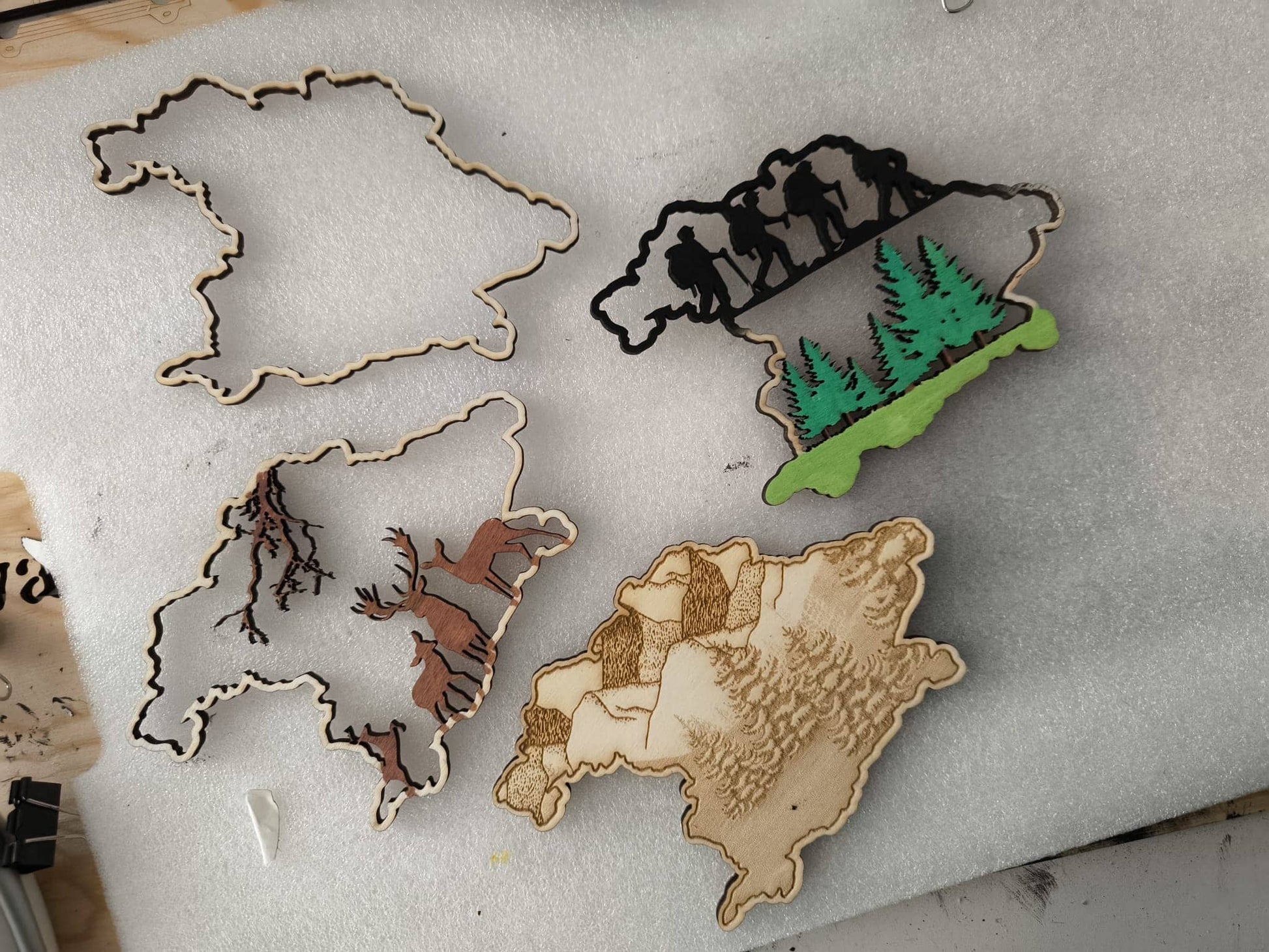 KözArtDesign 3D Holzdeko Hirsch mit verschiedenen Designoptionen für kreative Wohnideen