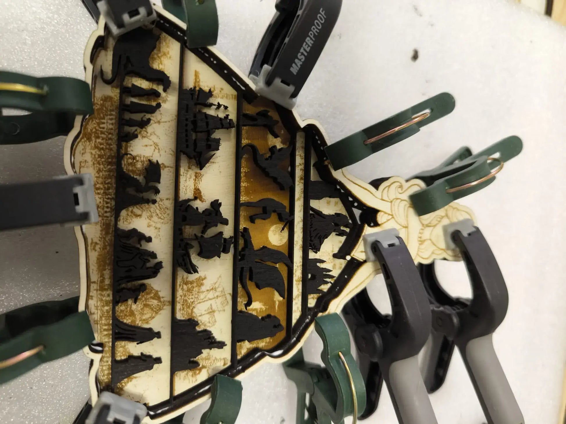 3D Holzdeko Prinzessin personalisiert mit detaillierten Schnittmustern und stabiler Halterung