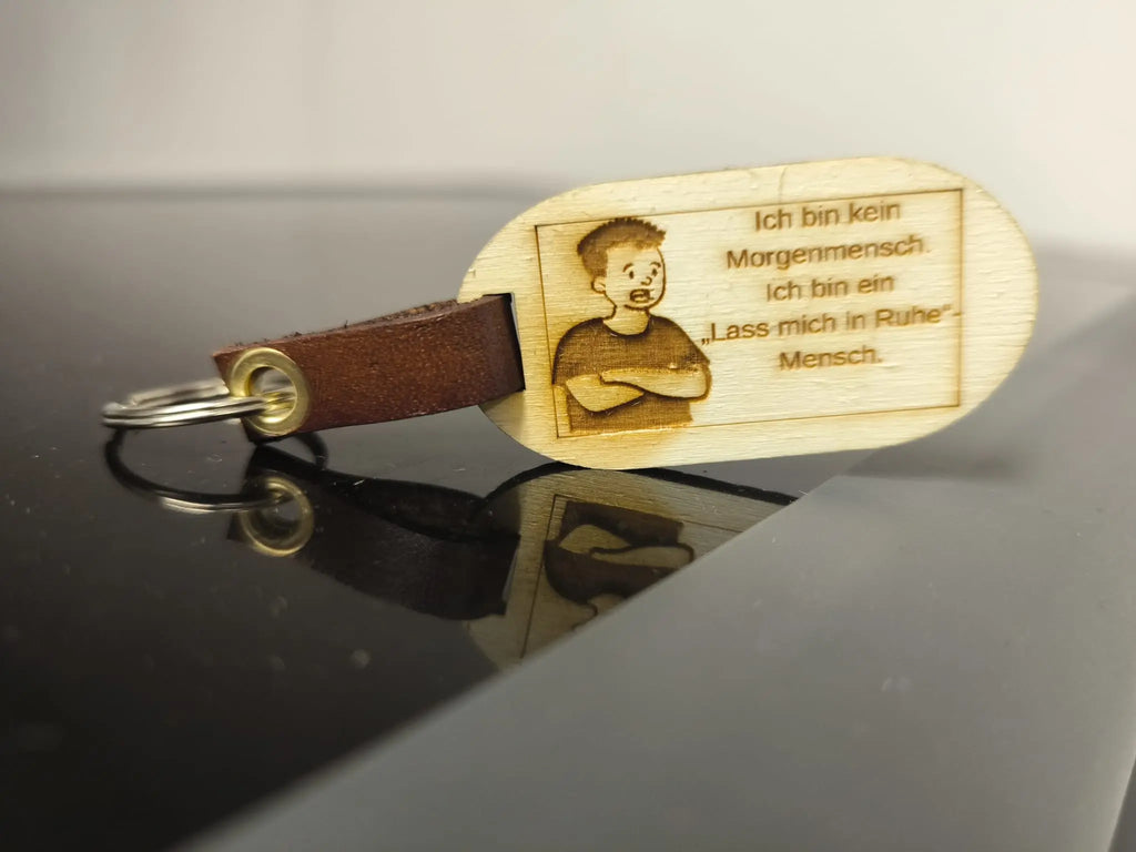 Holzschlüsselanhänger Morgenmuffel – Gravur ‚Ich bin kein Morgenmensch‘ aus Pappelsperrholz