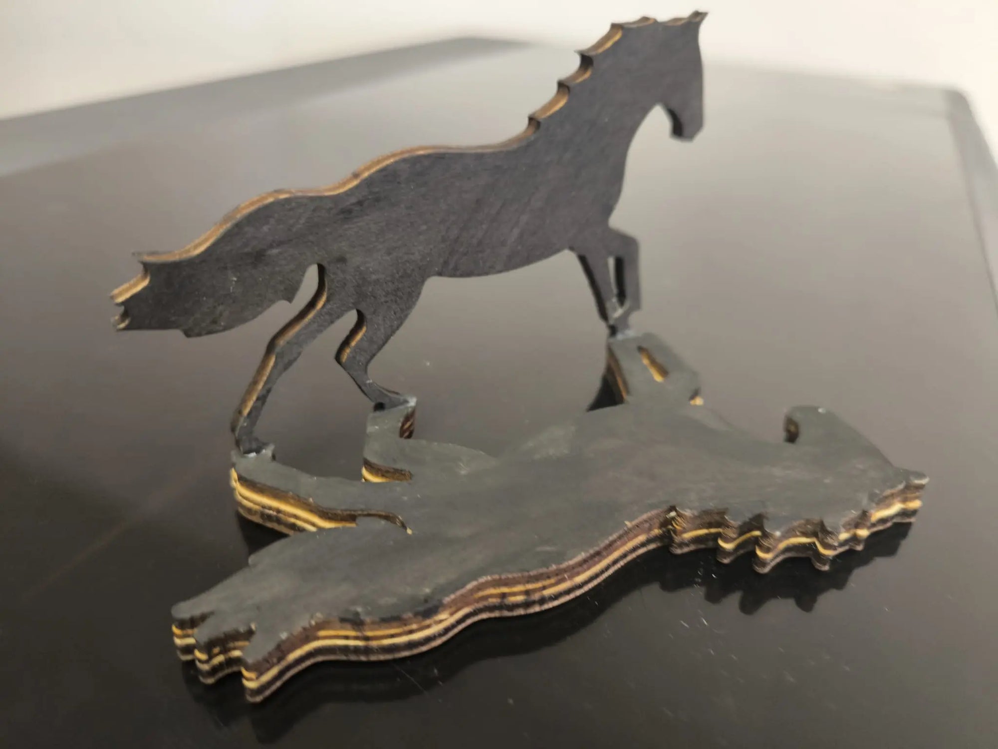 Layered Holzdeko Pferd – 3D Gravur Deko Pferdeherde aus Pappelsperrholz
