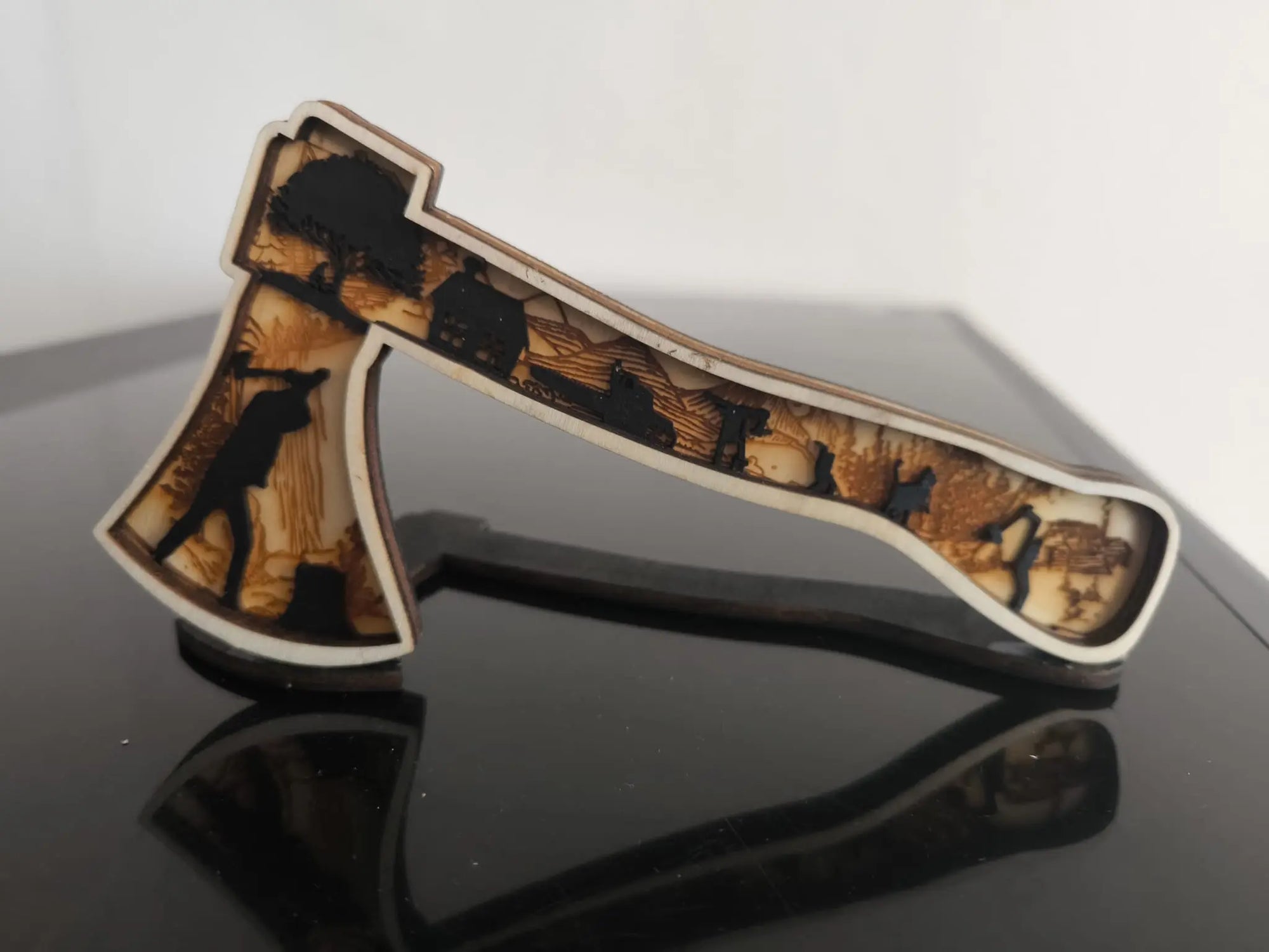 Layered Holzdeko Axt – 3D Gravur Dekoration mit Waldszene aus Pappelsperrholz