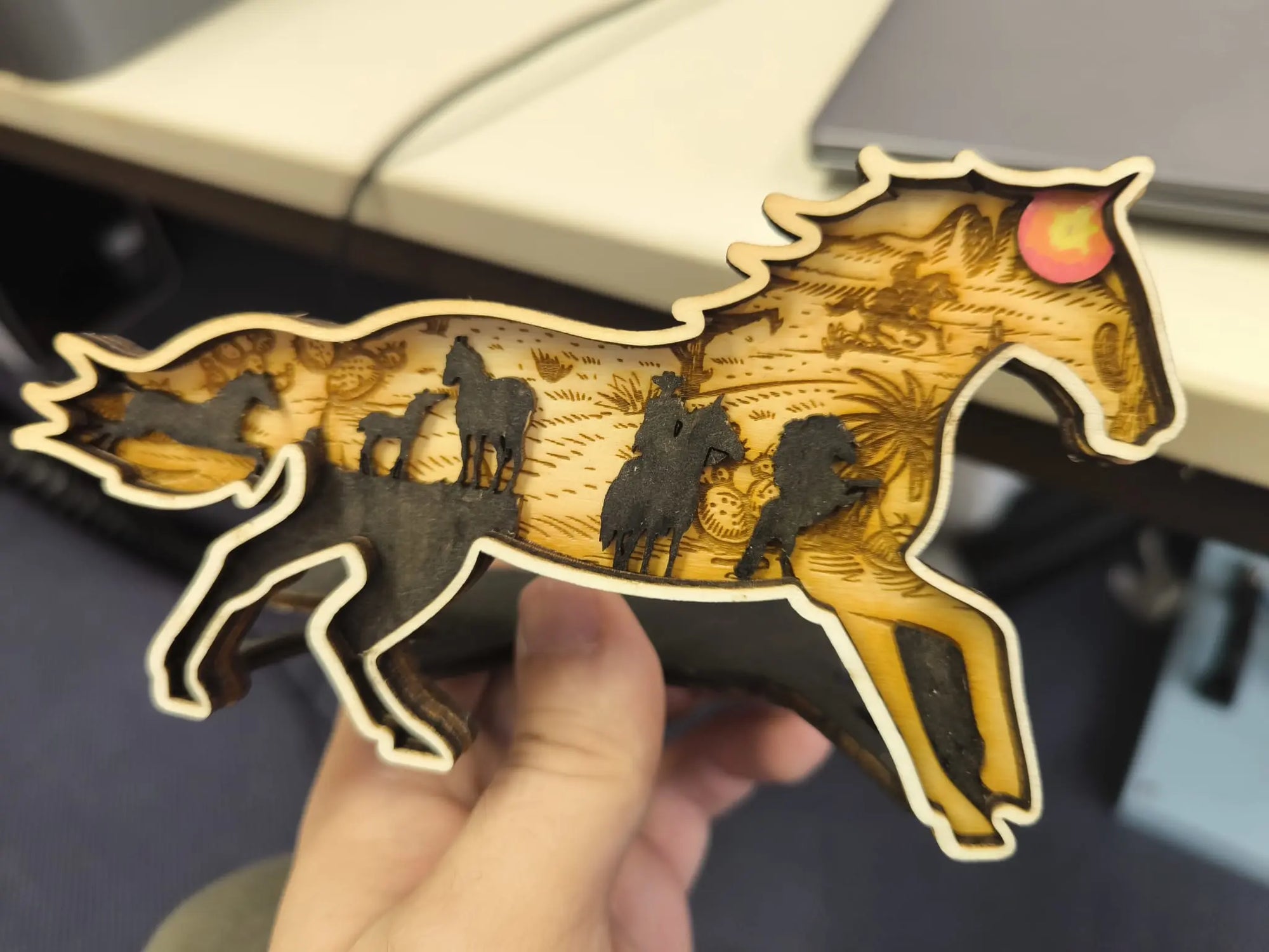 Layered Holzdeko Pferd – 3D Gravur Deko Pferdeherde aus Pappelsperrholz