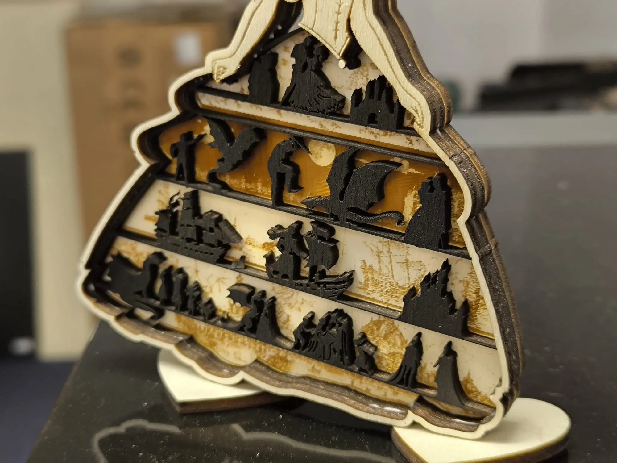 👑 Layered Holzdeko „Prinzessin mit Märchenszene” – 3D Dekoration aus Pappelsperrholz