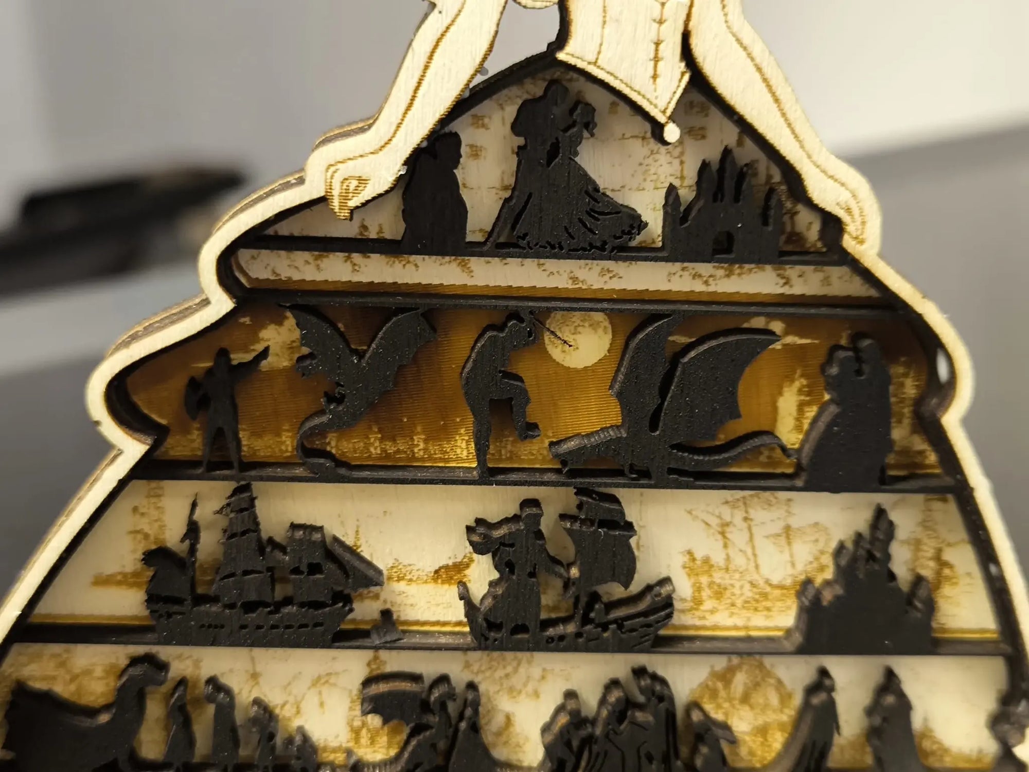 👑 Layered Holzdeko „Prinzessin mit Märchenszene” – 3D Dekoration aus Pappelsperrholz