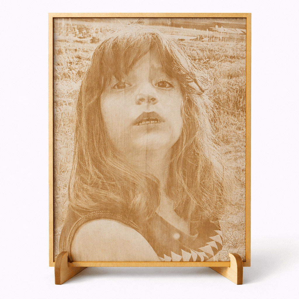 KözArtDesign Fotogravur auf Holz mit einem Portrait einer Frau in sepia Ton für dekore Zwecke