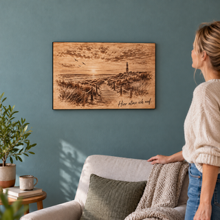 Panorama mit Leuchtturm als persönliches Wandbild – Fotogravur auf Pappelholz mit schwarzer Textilkante von KözArtDesign
